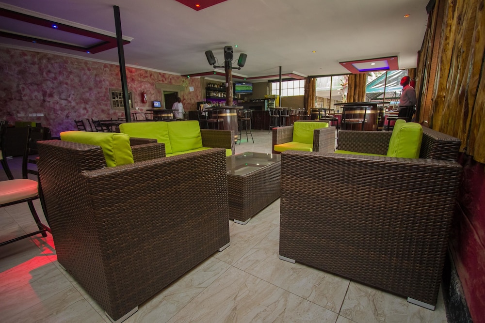 Balis Best Bar & Resort 6/30