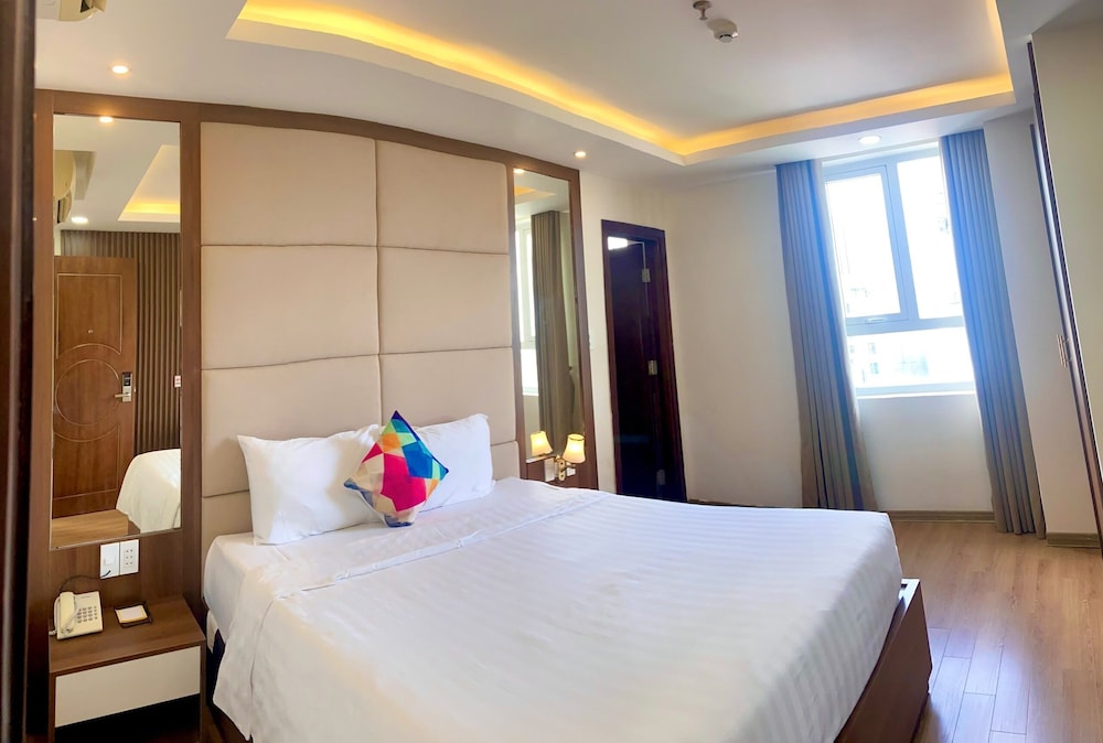 DELUXE, TWIN BEDS, CITY VIEW