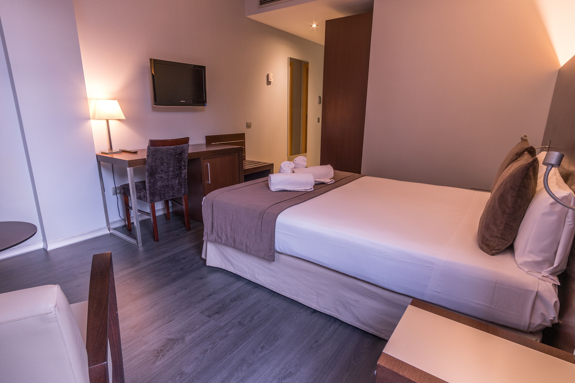 غرفة مفردة بسرير كينج، Madanis Hotel 3/7