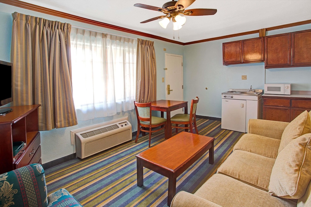 Travelodge By Wyndham Bishop 25/31