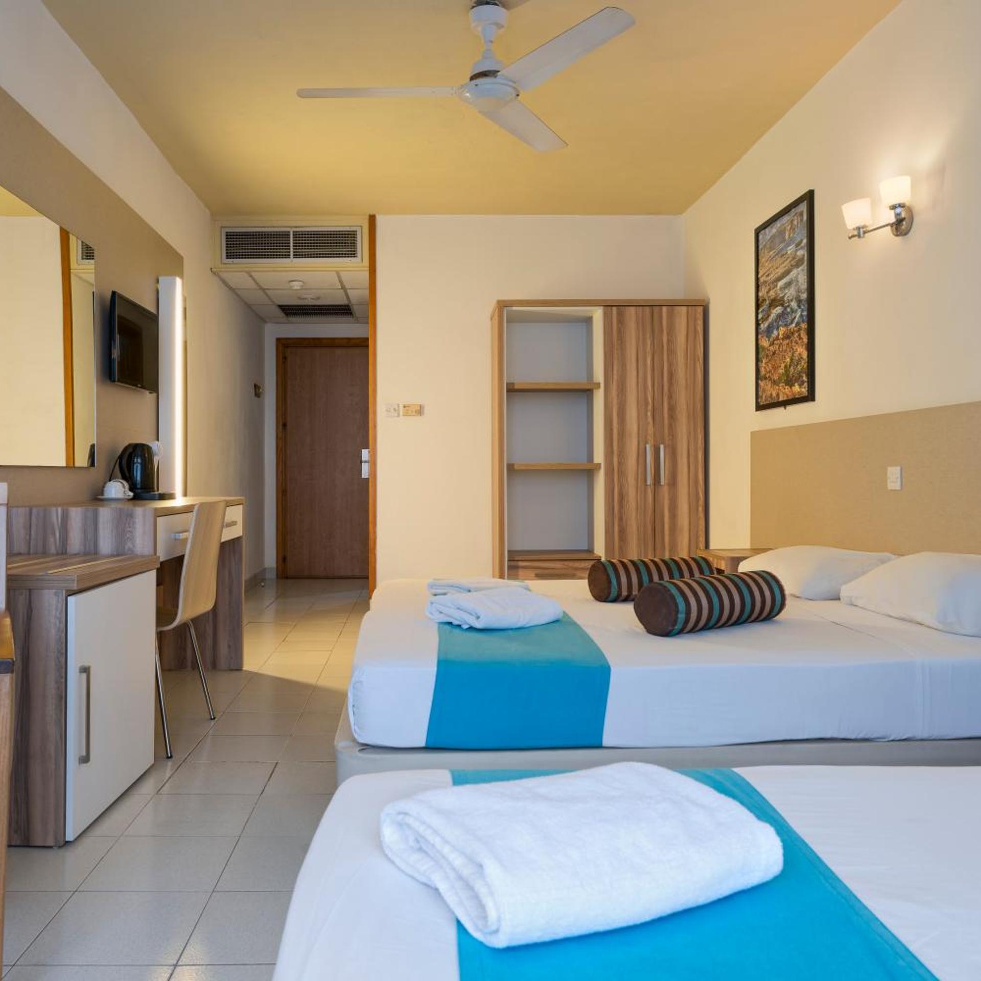Twin Room.