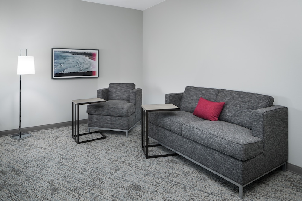 Hampton Inn Suites Cape Canaveral Cruise Port Fl 28/55