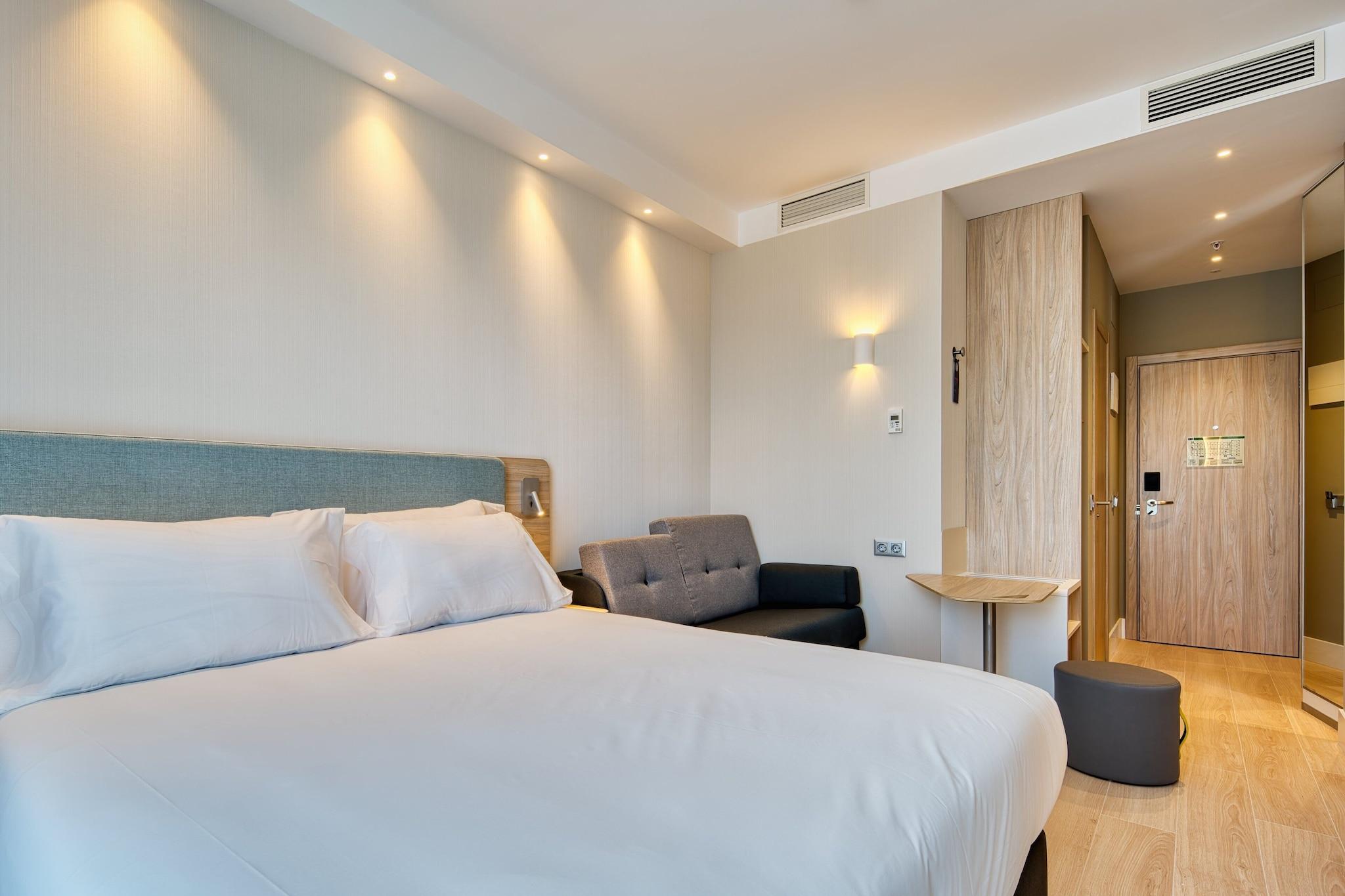 غرفة بسرير كوين، Holiday Inn Express Madrid Airport 2/10