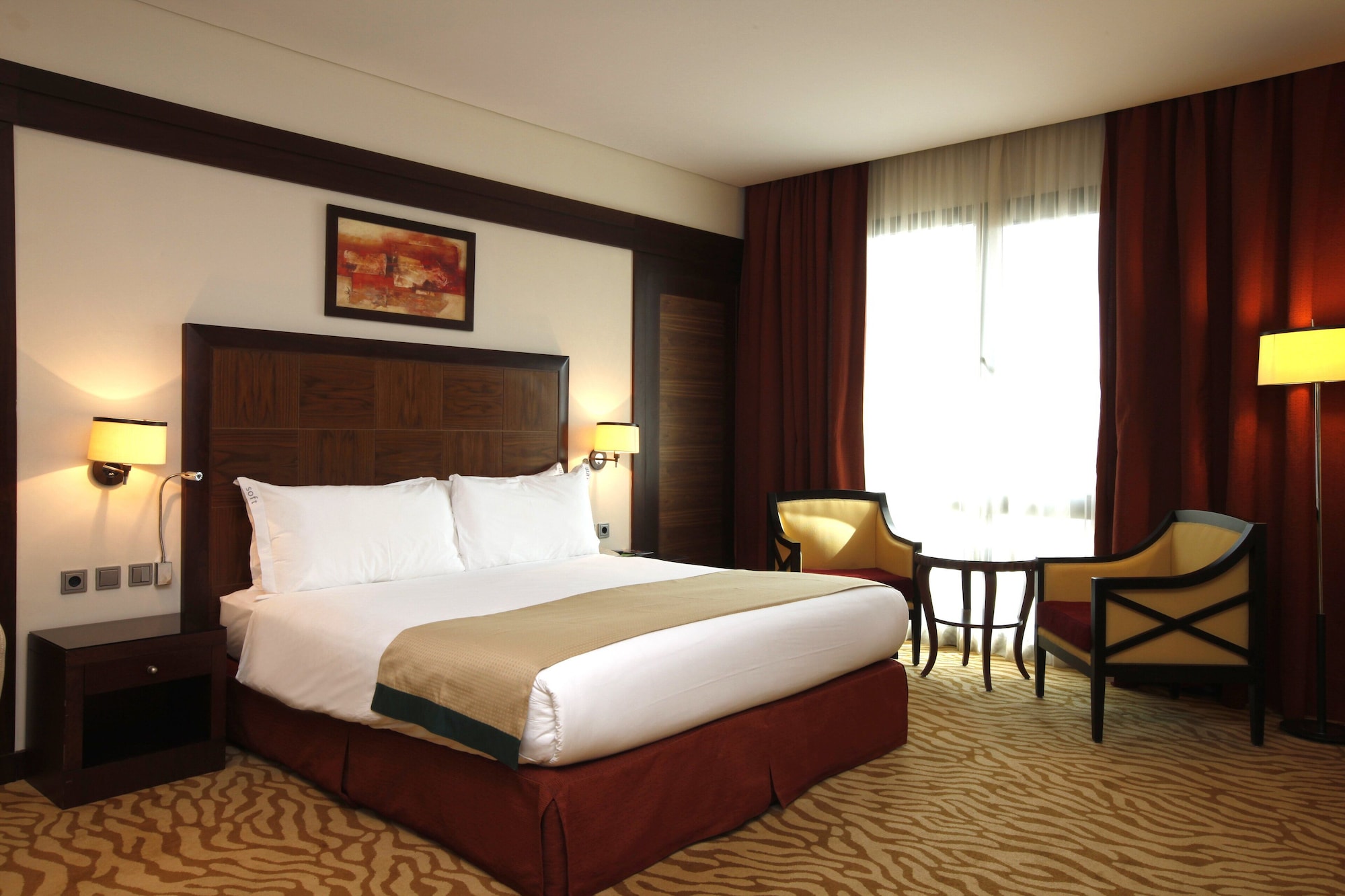 جناح بسرير كينج بإطلالة على المسبح بغرفة نوم واحدة للمدخنين، هوليداي إن - العليا(Holiday Inn Olaya) 9/10