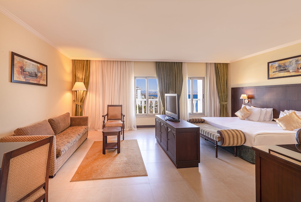 Crowne Plaza Antalya 54/83