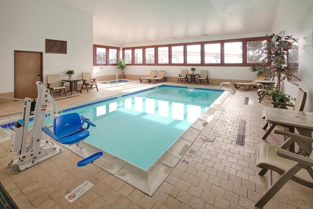 SYLO Hotel Denver Airport, a Ramada by Wyndham 1/57