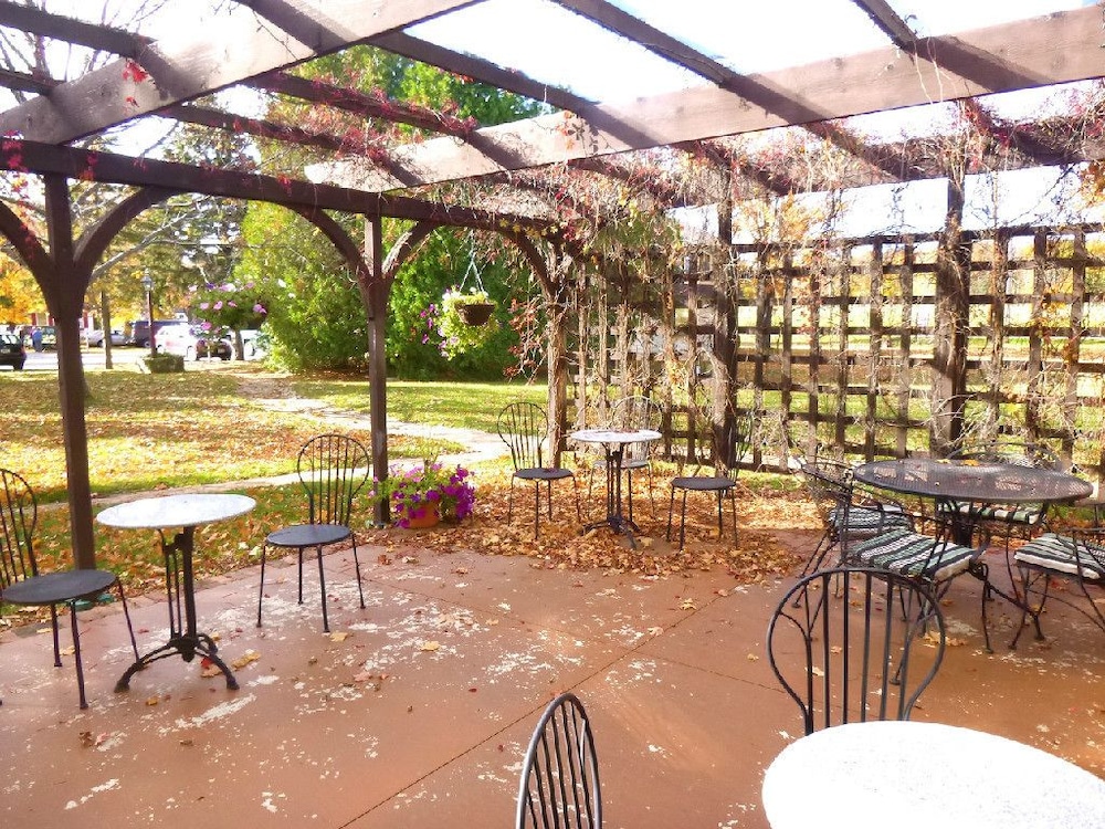 Settlement Courtyard Inn & Lavender Spa 48/66