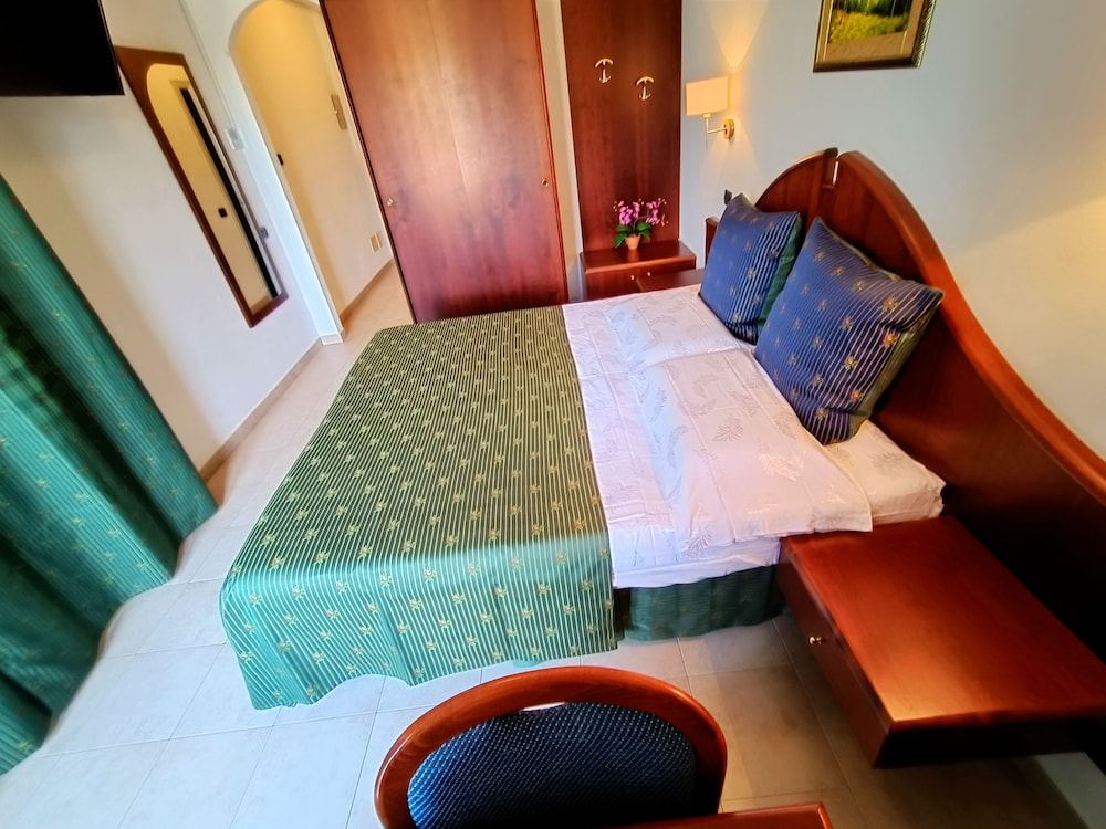 غرفة كومفورت بسرير كوين، Villa Isabella Hotel & Residence 4/5