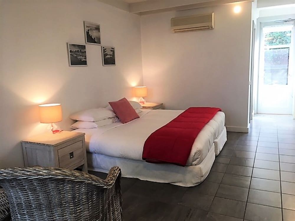Oceanic Apartments Sorrento 11/69