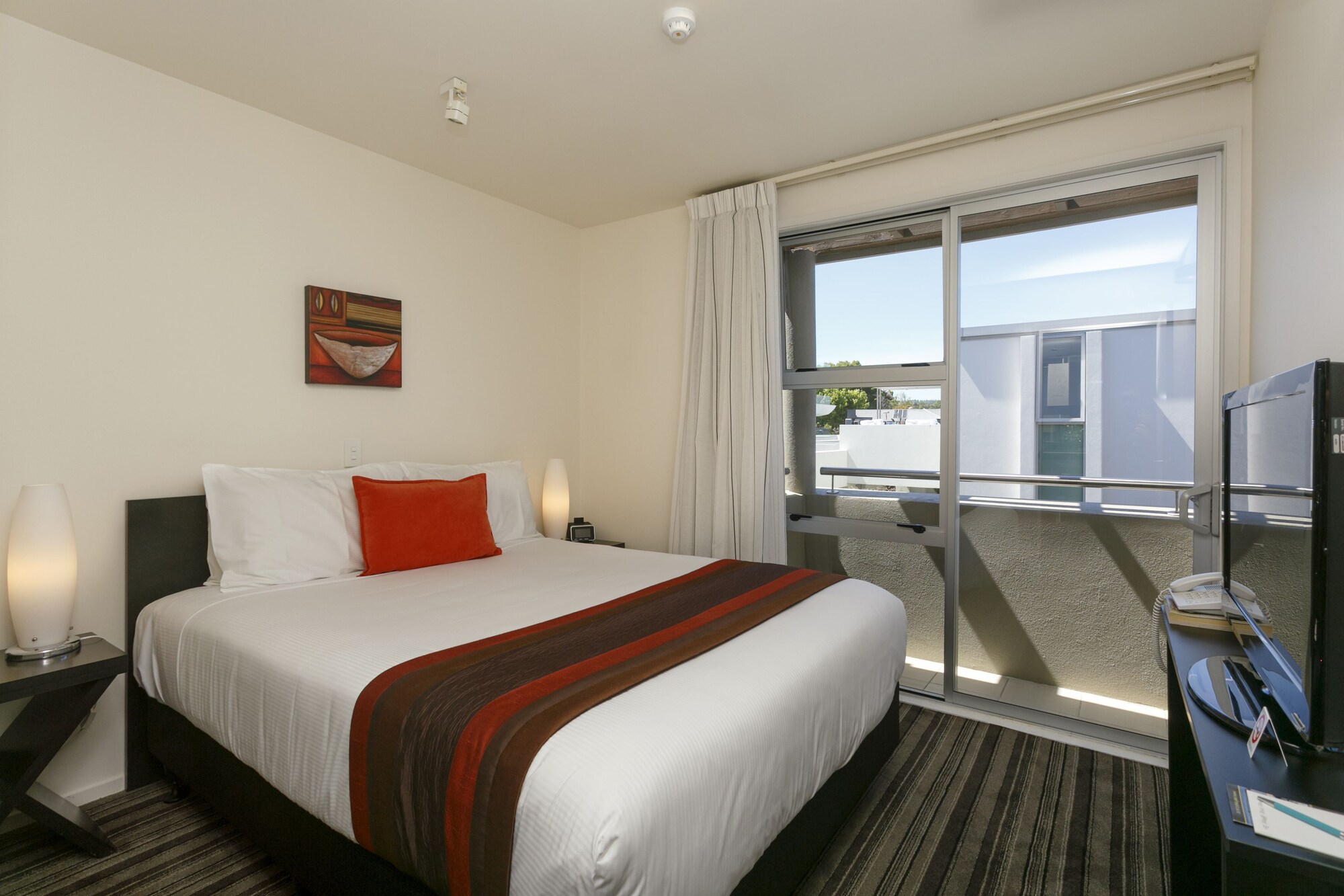 1 Bedroom, Queen Bed, Garden View, Garden Area، The Reef Resort 2/5