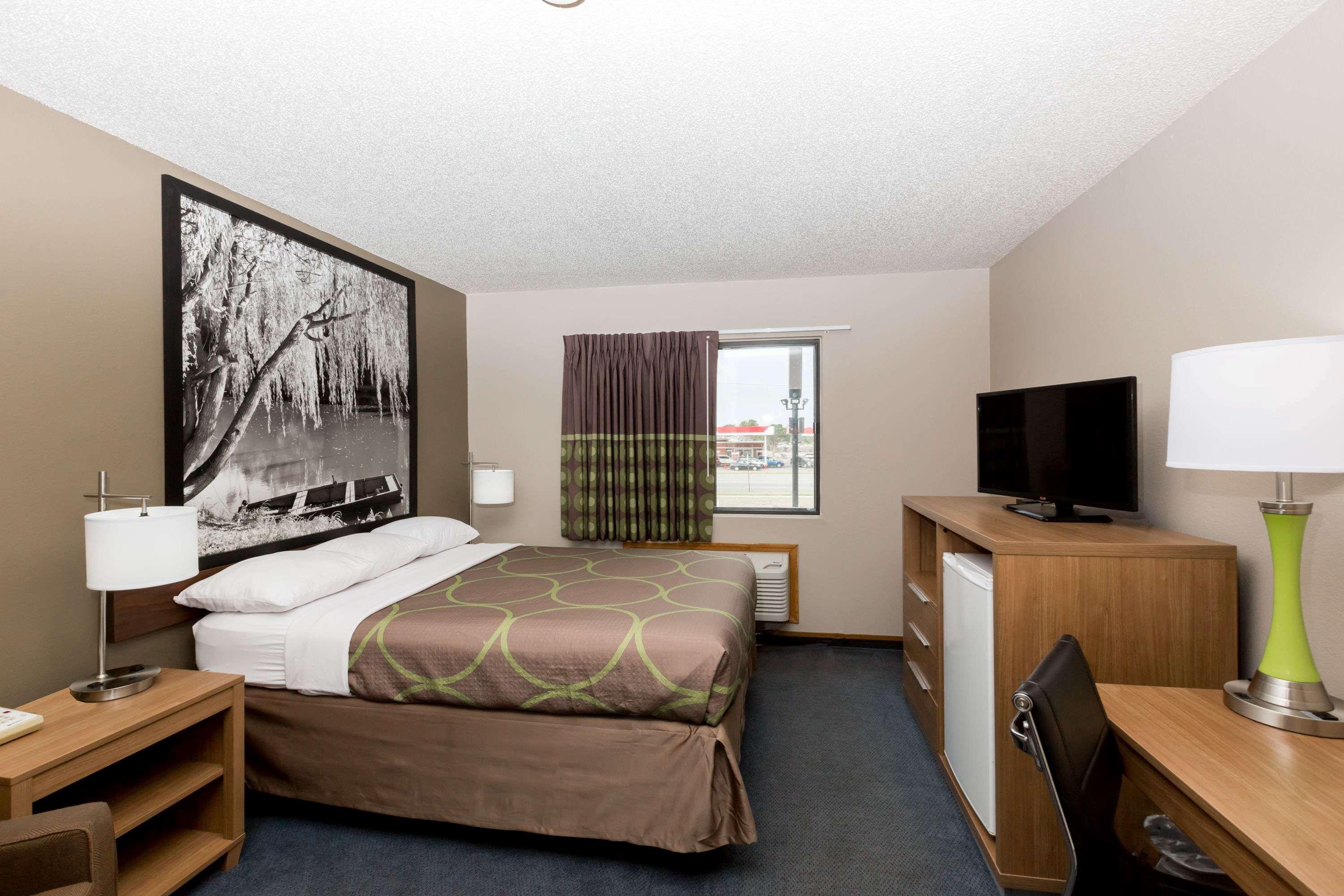 Super 8 by Wyndham Hays KS 18/30