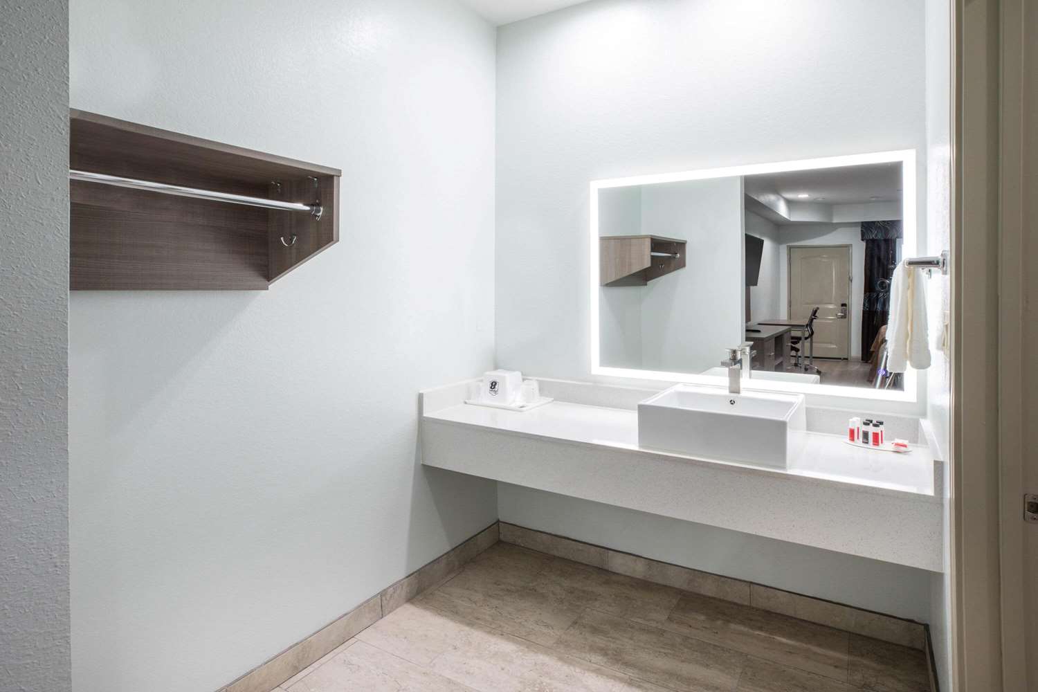 Super 8 By Wyndham Humble Houston 19/21