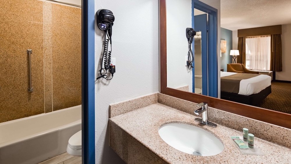 Best Western Emporia 16/27