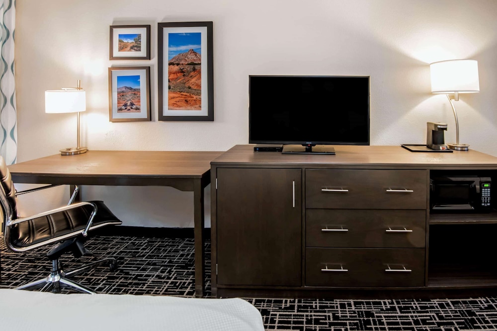 La Quinta Inn Suites By Wyndham Pampa 48/52