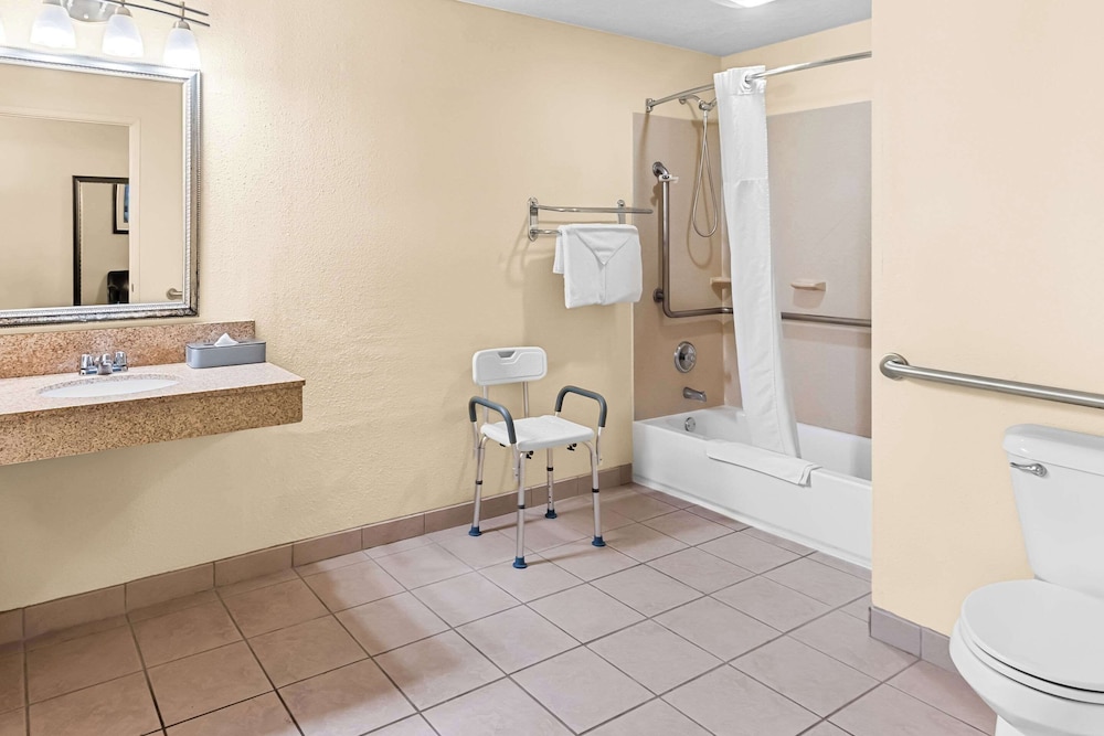 Quality Inn & Suites Vancouver - Hazel Dell 55/59