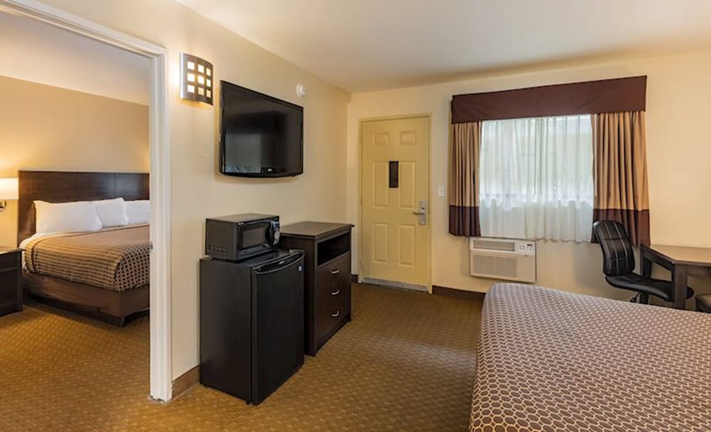 Lemon Heights Inn 36/58