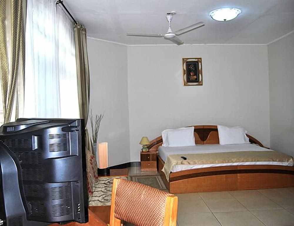 Acacia Lodge, North Legon(Haatso) 9/29