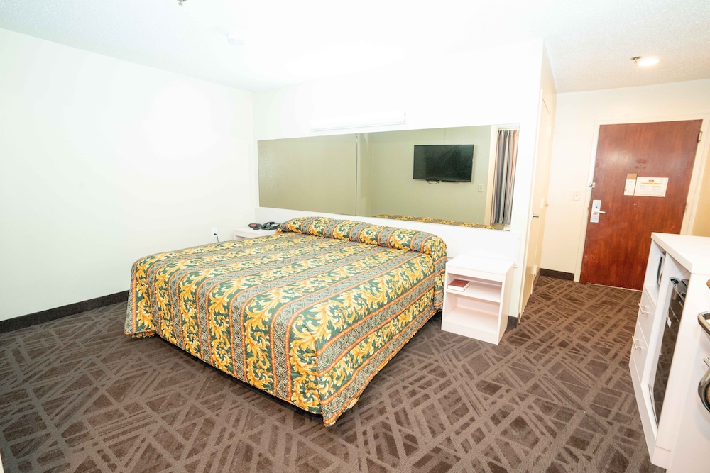 Regency Inn & Suites DFW 23/36
