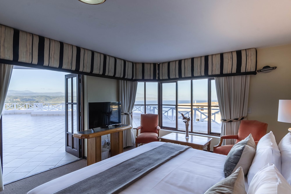 BAYVIEW HOTEL 34/75