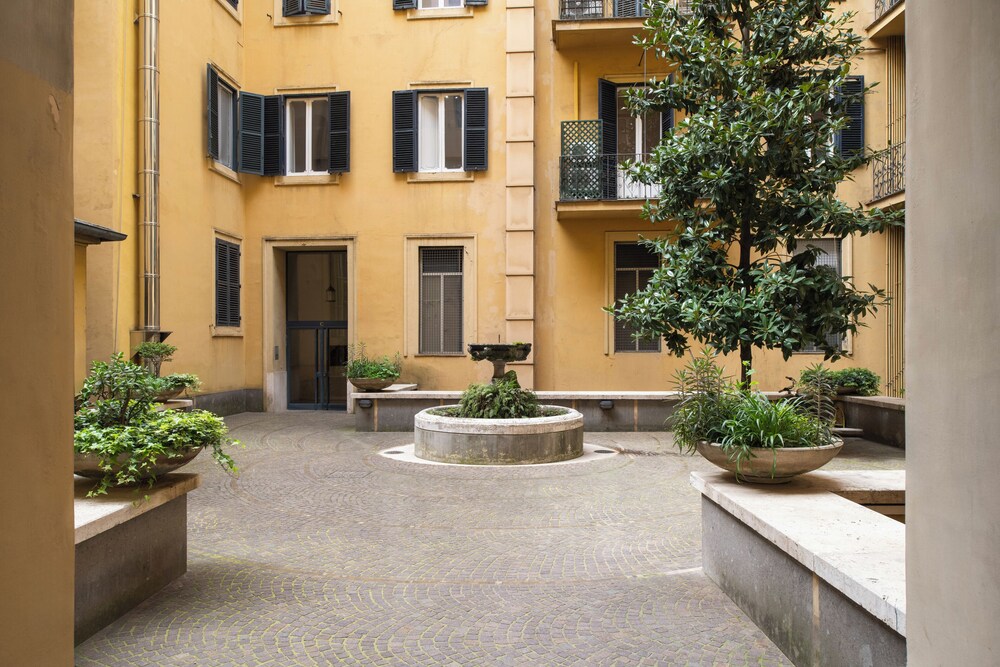 Sky Blue Place Rome 2/50
