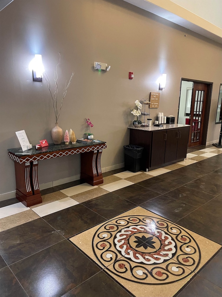 Red Roof Inn and Suites Detroit - Melvindale / Dearborn 11/42