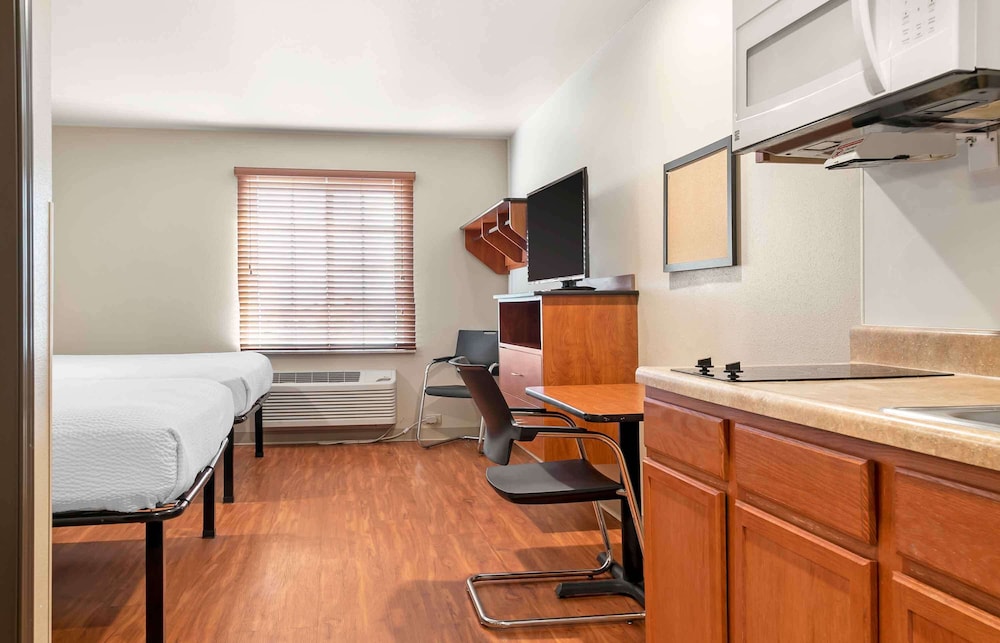 Woodspring Suites Grand Rapids South 33/42