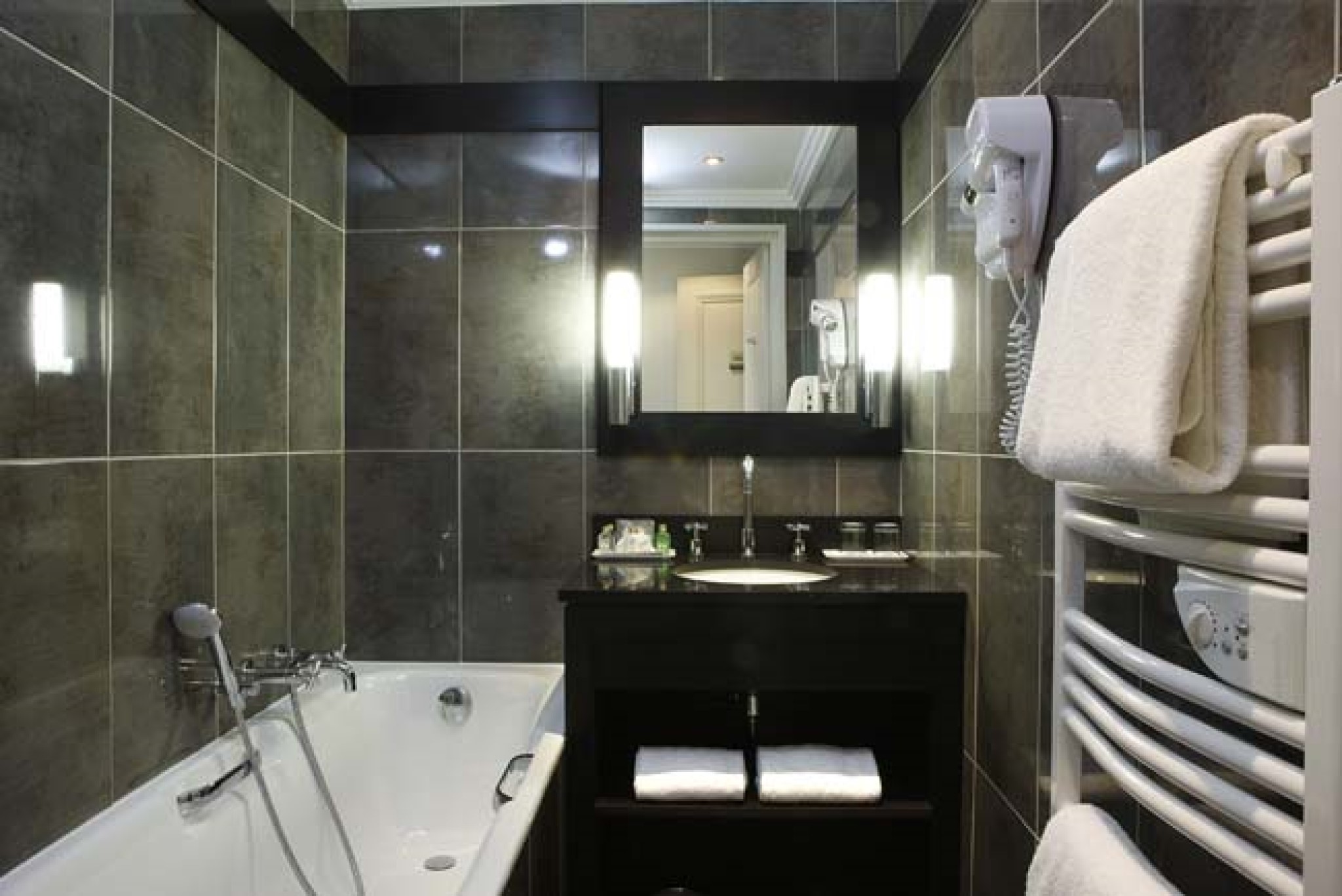 HOTEL CALIFORNIA CHAMPS ELYSEES 50/52