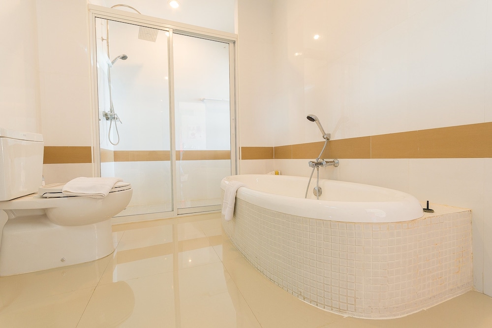 Sinkiat Buri Hotel 64/67
