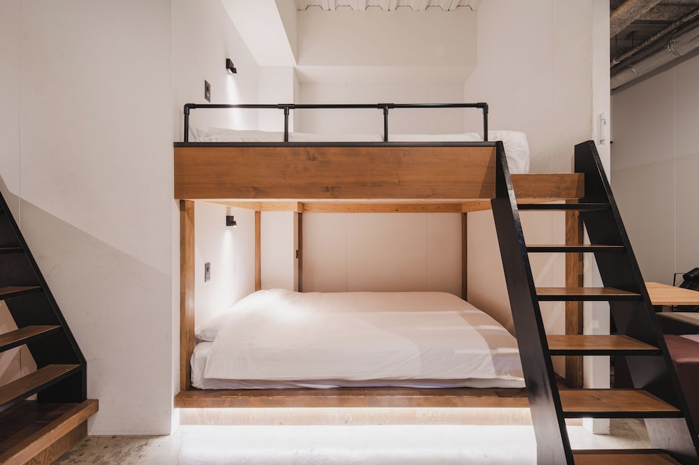 DELUXE, STUDIO, SUITE