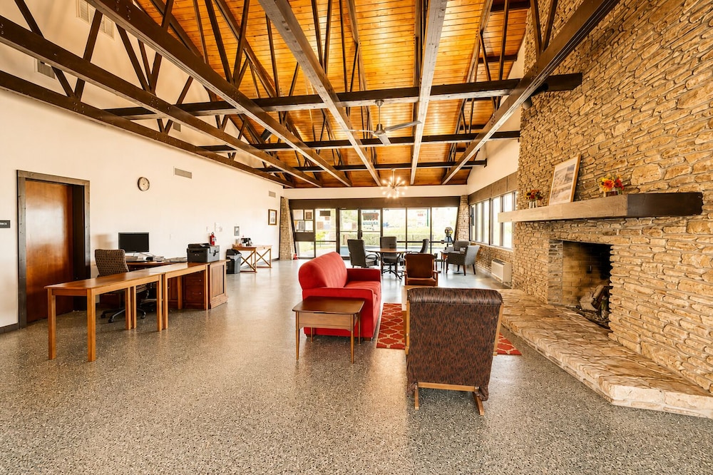 Segovia Lodge Junction TX I -10 28/53
