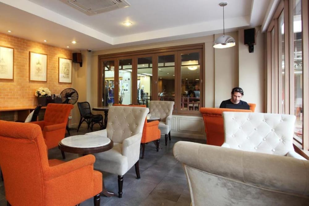 Rambuttri Village Inn Plaza 7/69