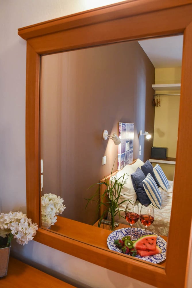Vassilia Hotel 11/25
