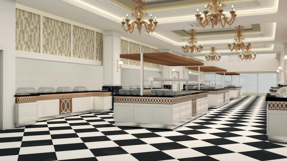 Royal Garden Beach Hotel 7/45