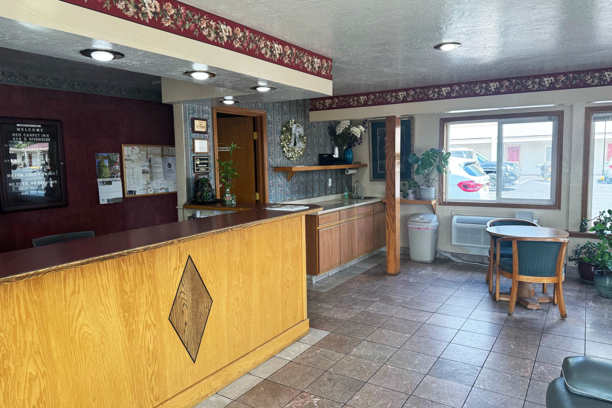 Red Carpet Inn Medford 4/36