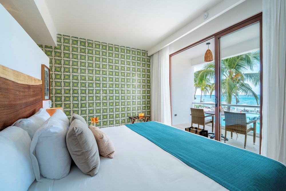 SUITE, BEACH FRONT