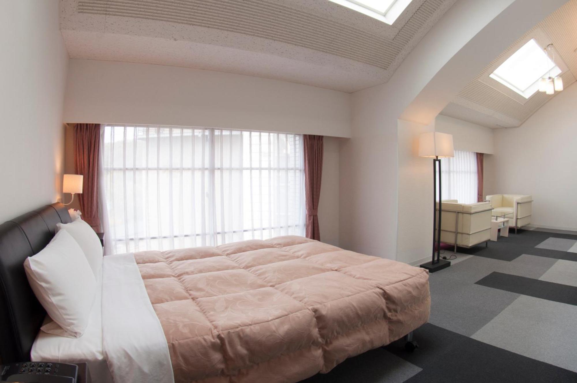 Semi Room, Suite, Tatami