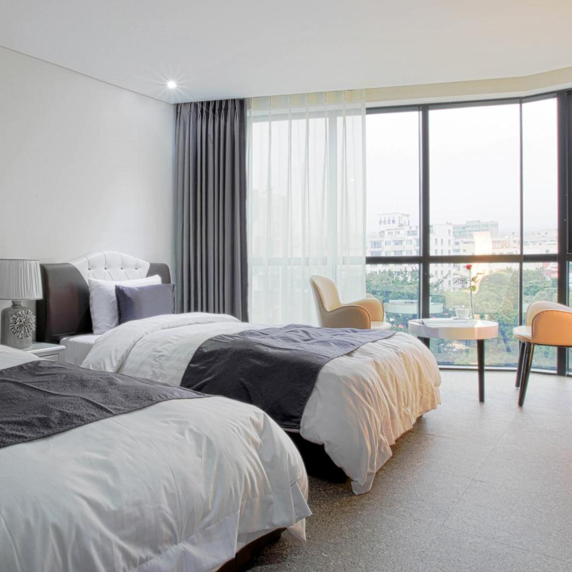 Deluxe, Twin Beds