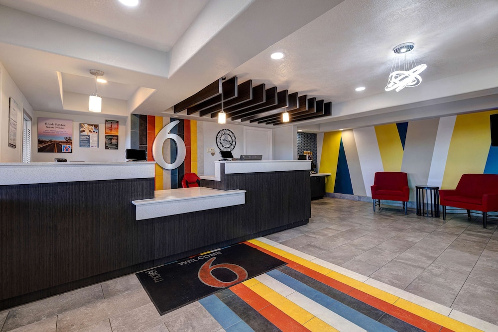 Motel6 Buttonwillow, CA - Central 8/50