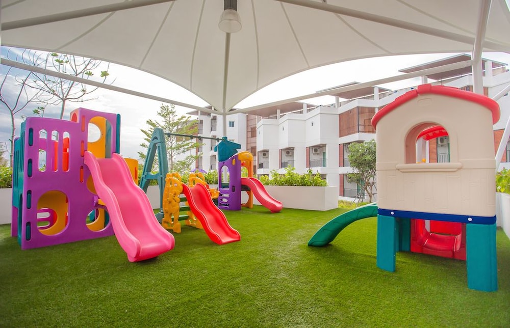Saint Tropez Beach Resort Hotel 56/74