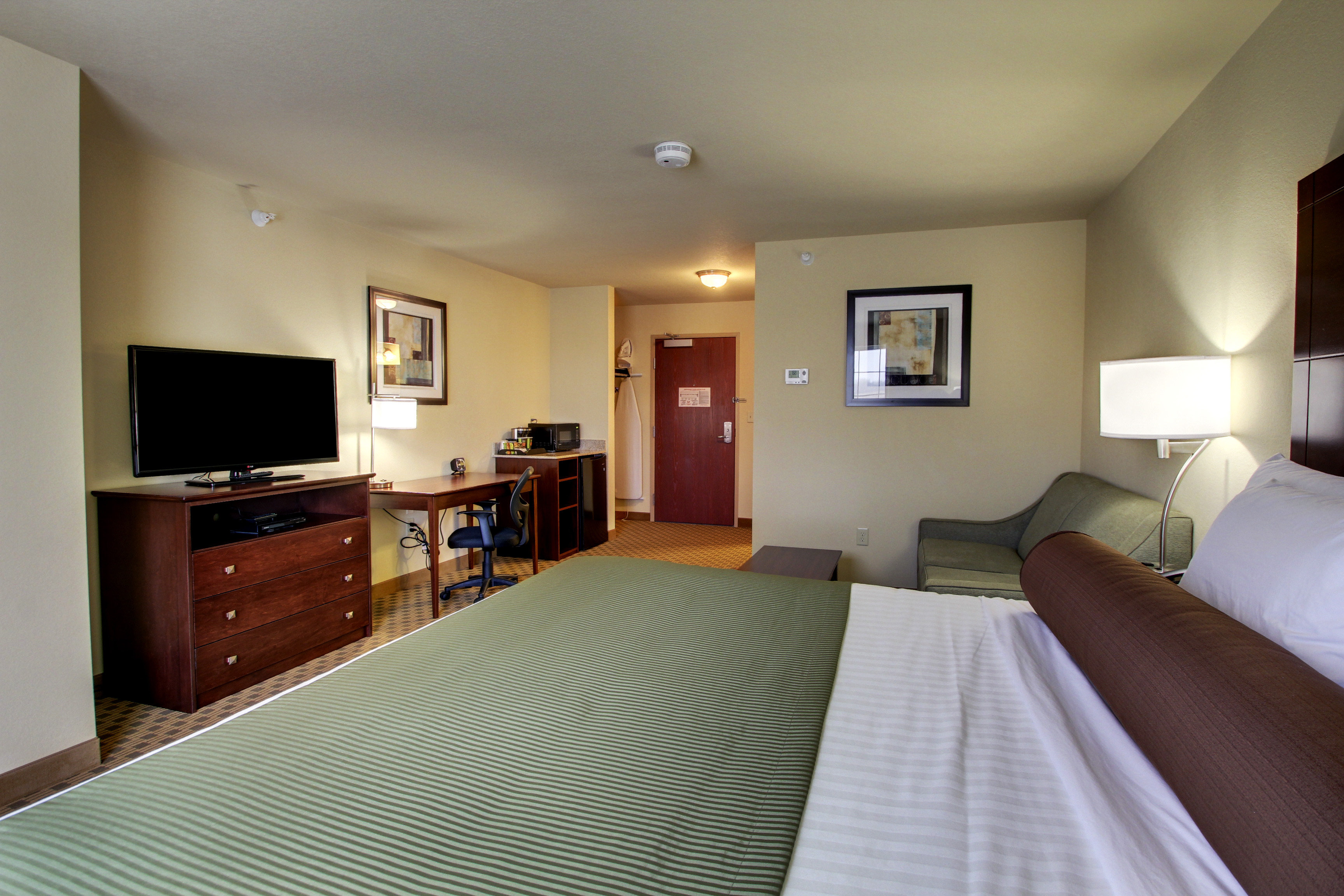 Cobblestone Inn Suites Corry Pa 19/70