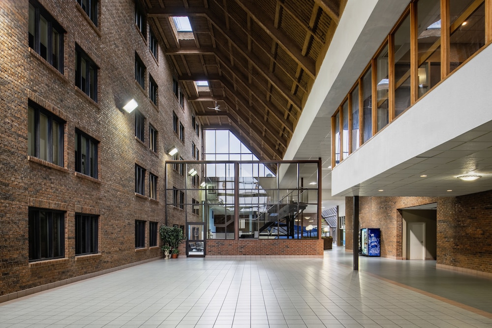 DoubleTree by Hilton Kingston 33/67