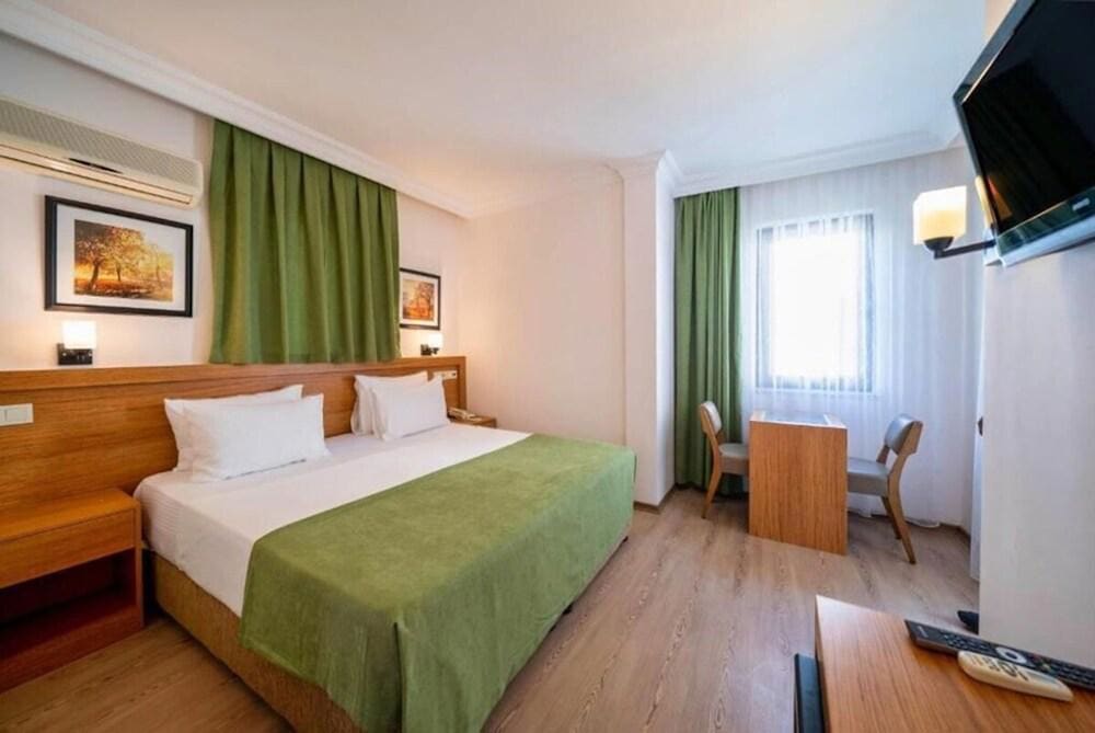 Qualia Park Hotel 12/50