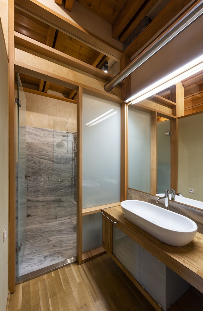 Polixenys Suites 44/46