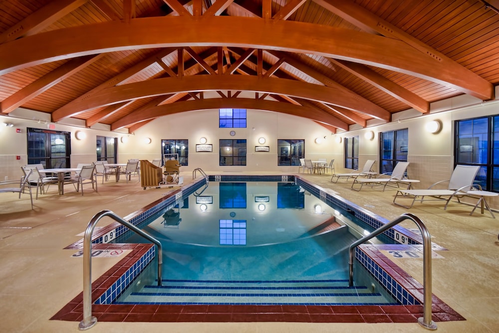 Staybridge Suites Madison-East 3/52