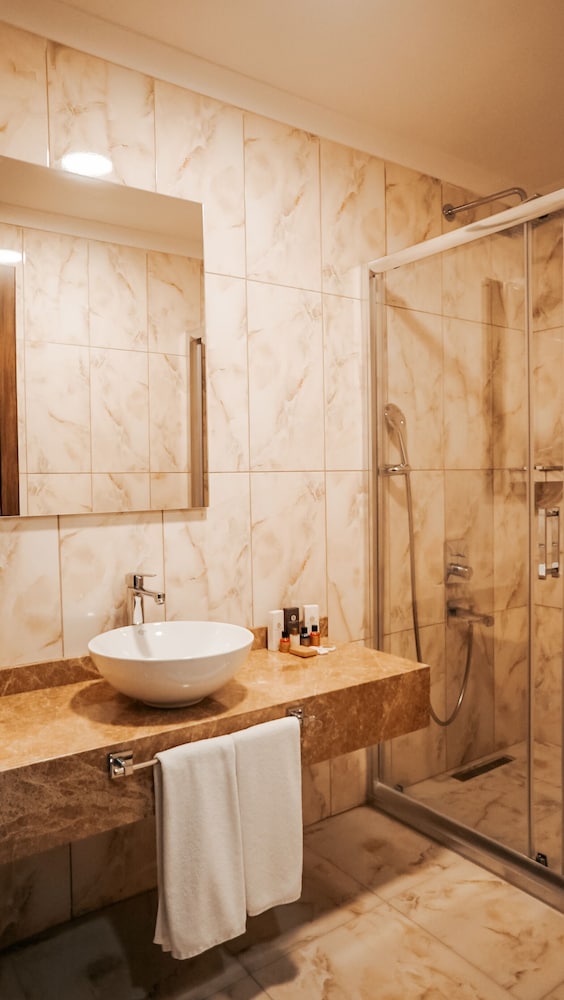 The Grand Mira Hotel 25/50