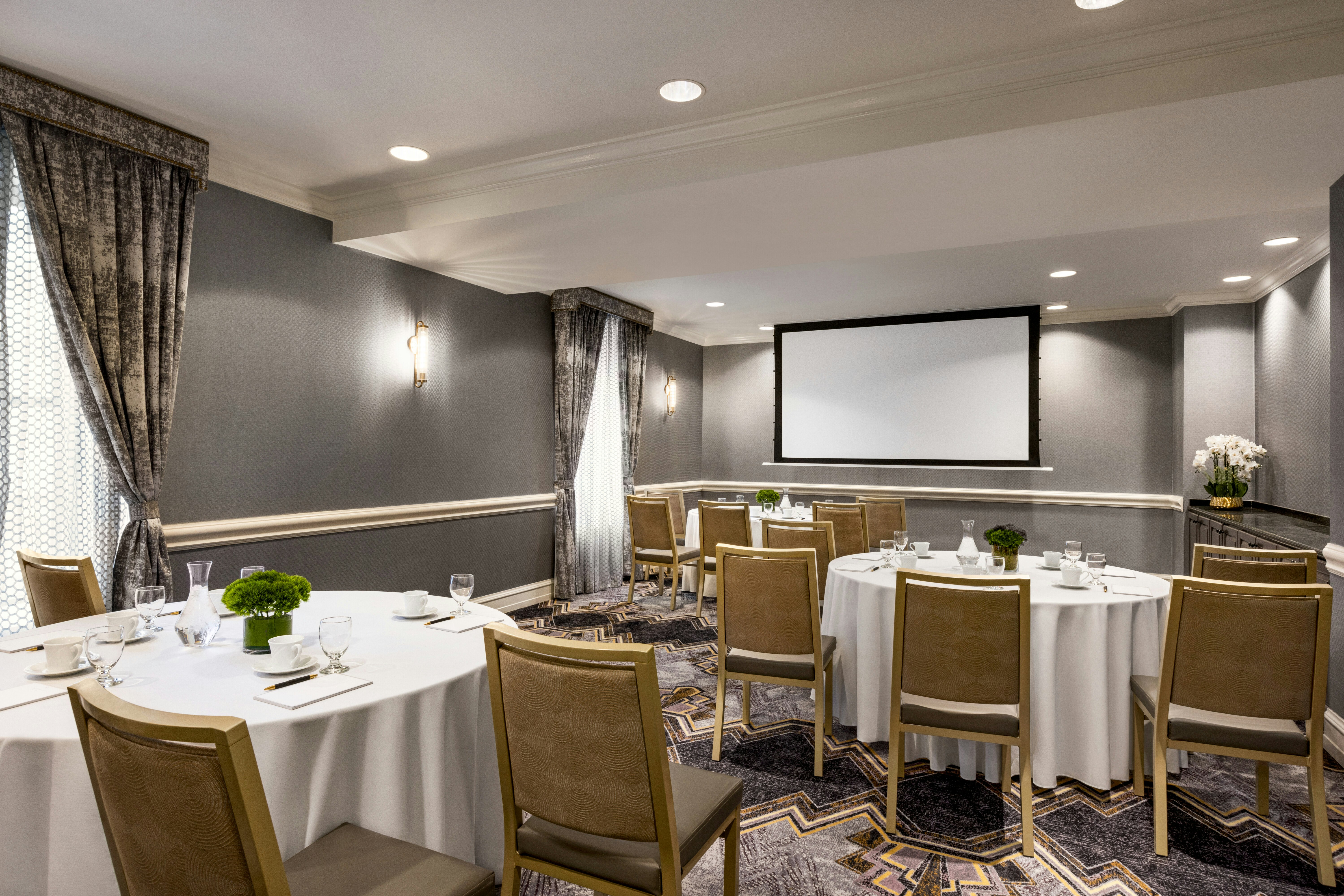 The Martinique New York On Broadway Curio Collection By Hilton 37/50