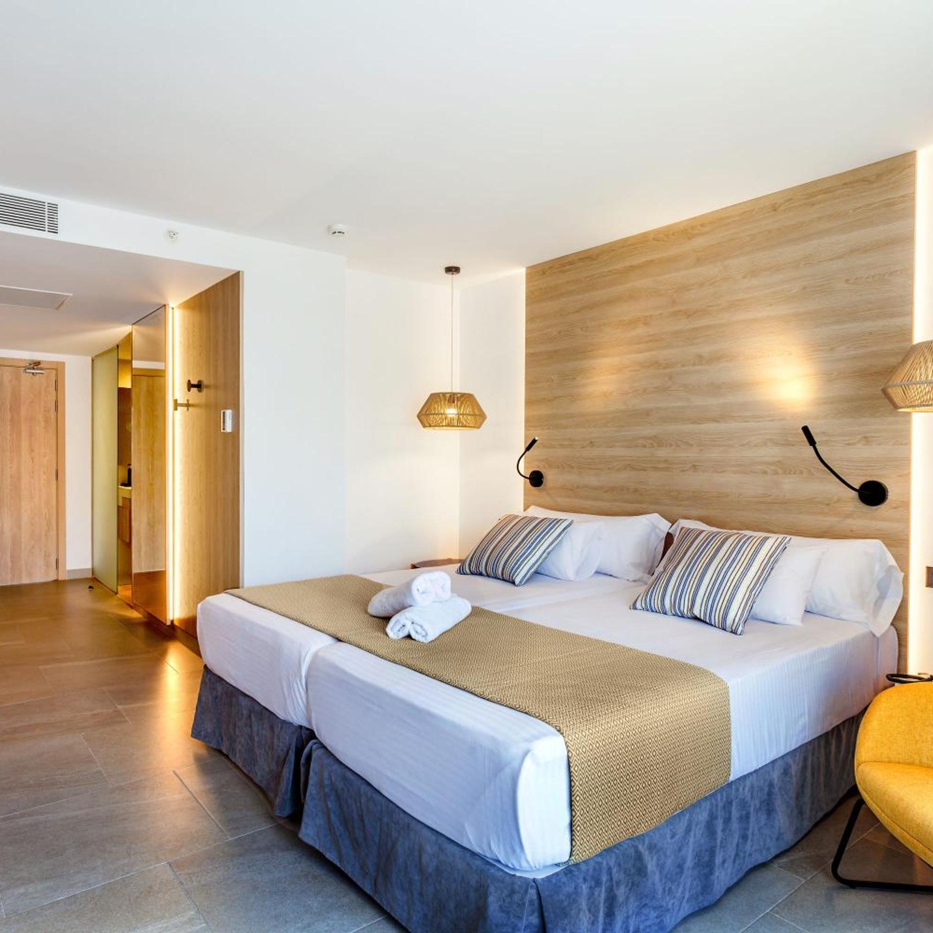 Suite, Balcony