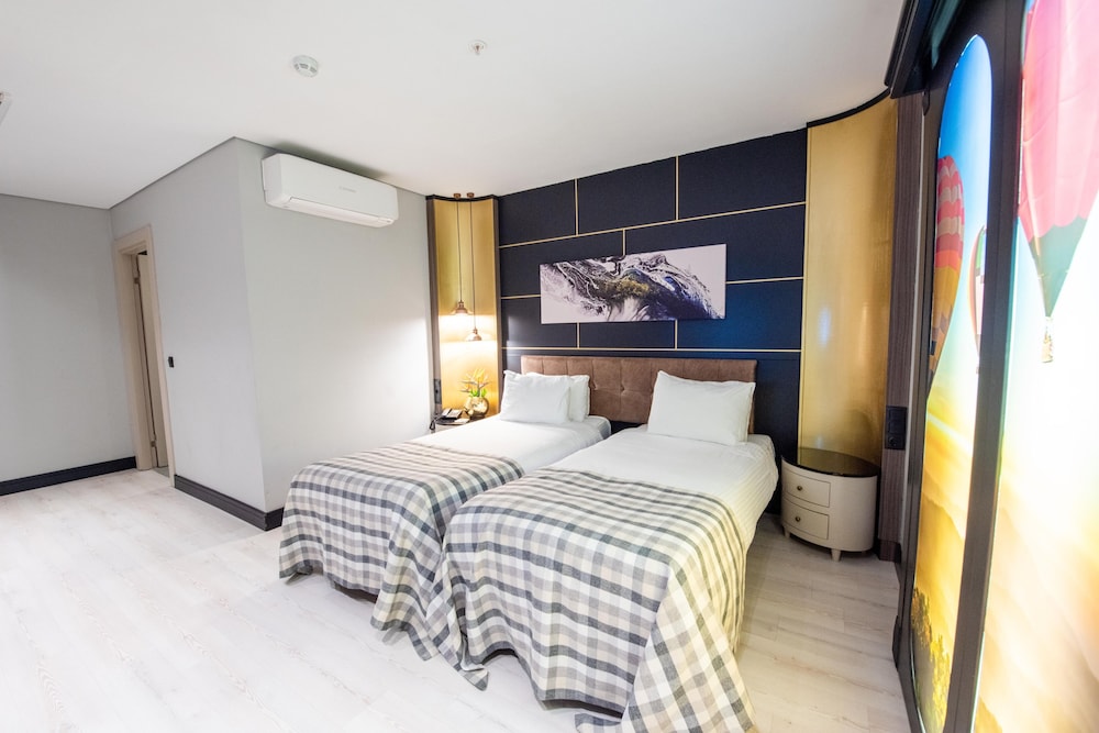 ECONOMY, TWIN BEDS