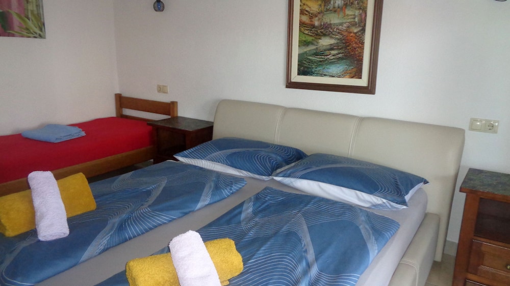 APARTMENTS MORETA 12/50