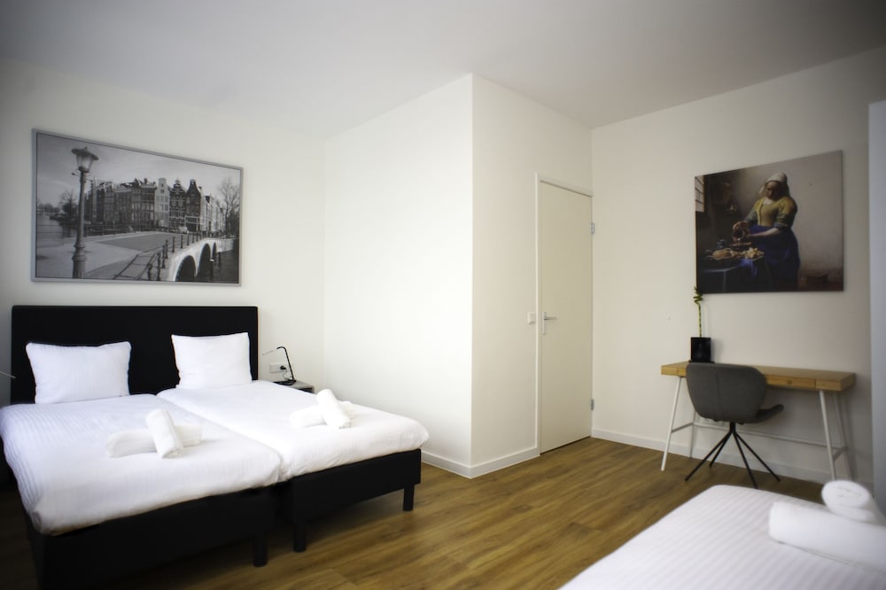 I Hotel 5/33